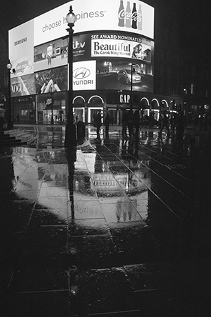 Piccadilly Night Artist: Thomas Jones